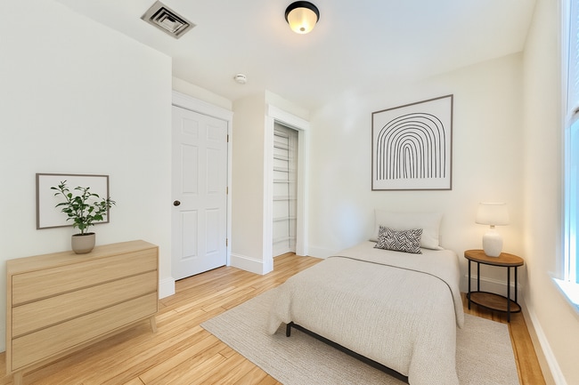 Building Photo - 13 Centre St