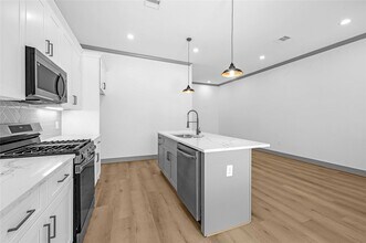 Building Photo - 6510 Bunche Dr