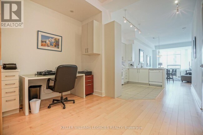 Photo du bâtiment - 302-562 EGLINTON Ave