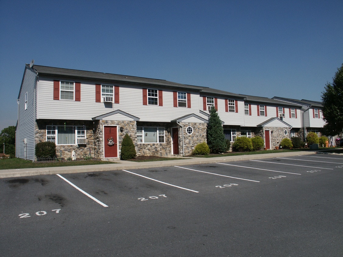 222 Magnolia Dr, Fleetwood, PA 19522 Condo for Rent in Fleetwood, PA