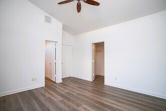 Building Photo - 1713 Gillette St