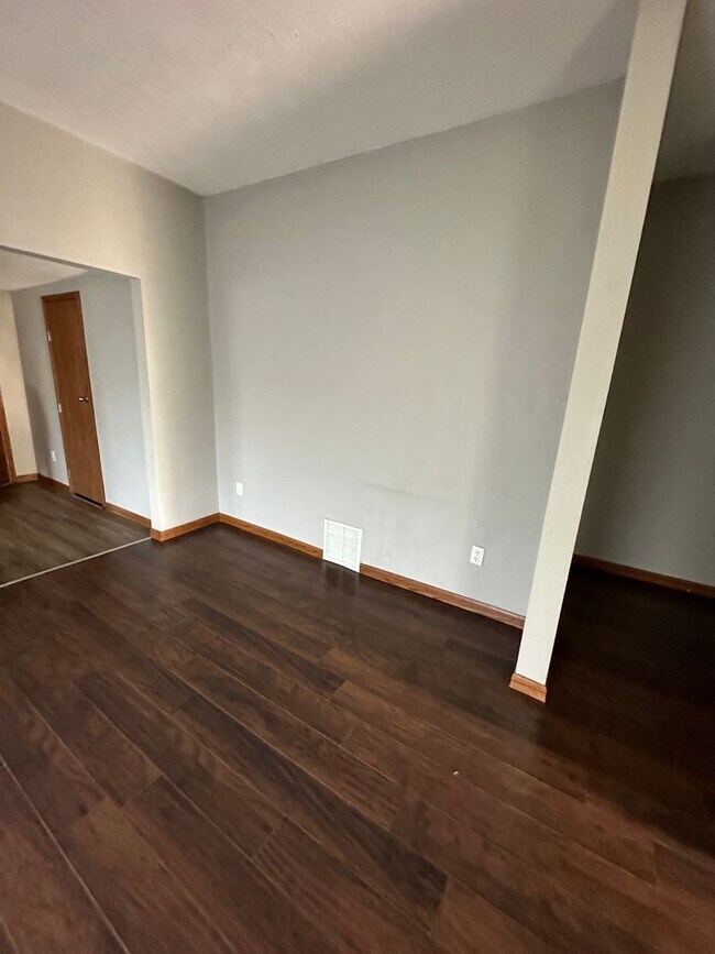 Building Photo - 1305 Spring