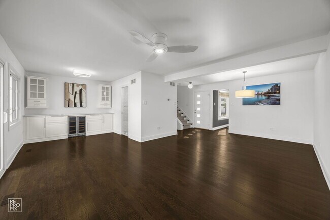 Foto del edificio - 19 Westwood Dr