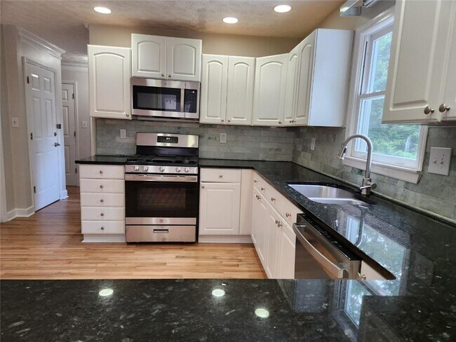 Building Photo - 5079 Bridgeport Way NW