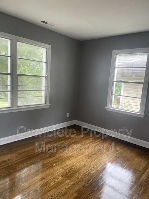 Building Photo - 1512 34th Ave N