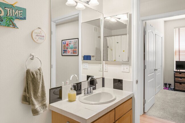 Segundo baño - 1655 N Humboldt St