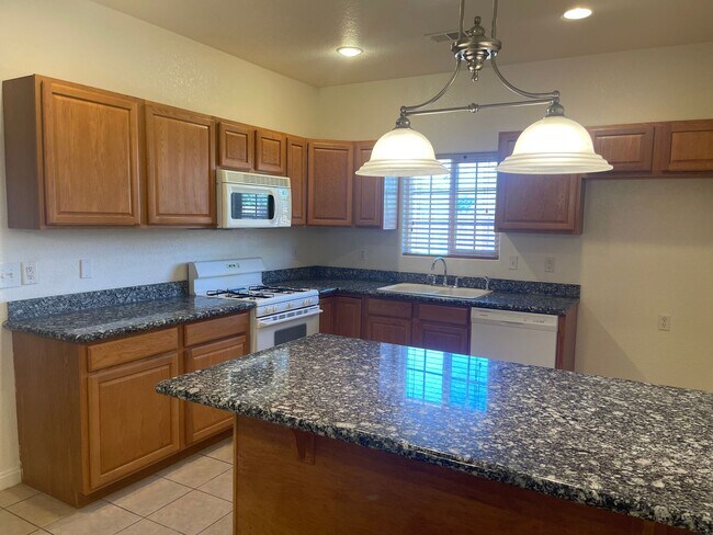 Foto del edificio - 3+2 READY NOW!