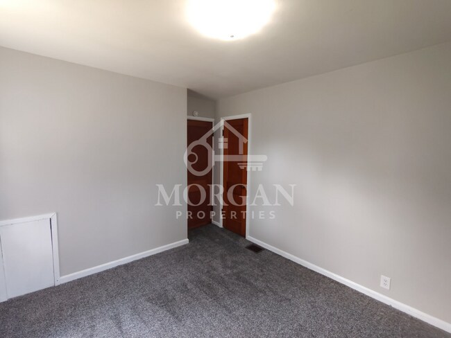 Building Photo - 321 W 29th St