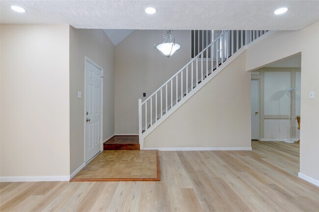 Building Photo - 2902 Field Line Dr