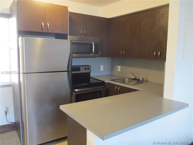 Foto principal - 541 NE 62nd St