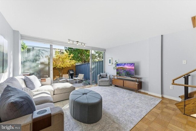 Building Photo - 1378 4th St SW