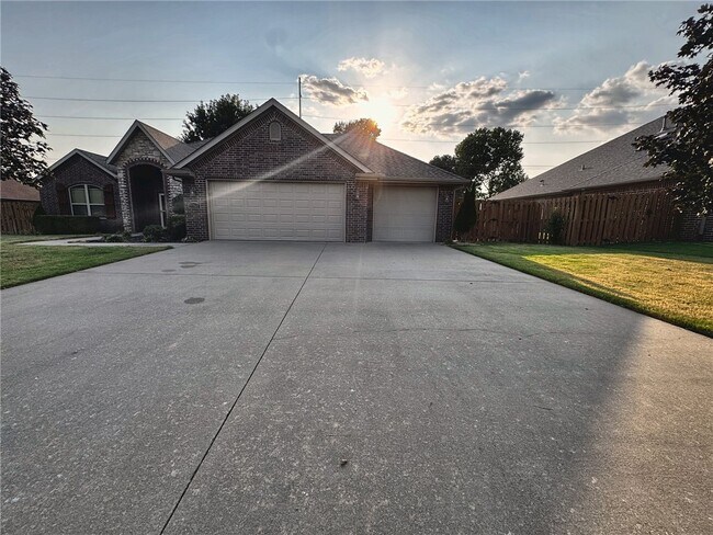 Foto del edificio - 2700 SW Calm Ridge Rd
