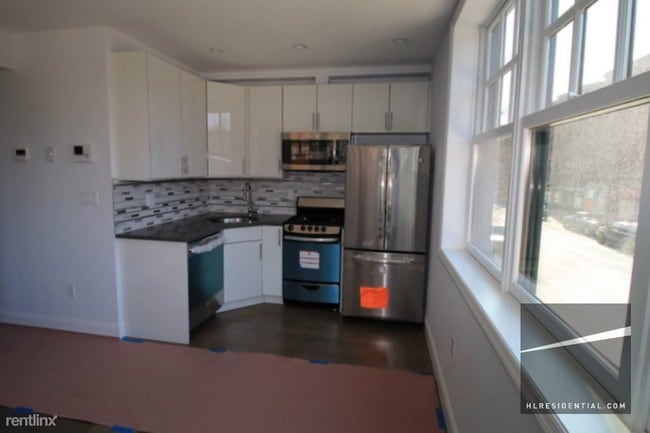 Building Photo - 174 Lincoln Pl