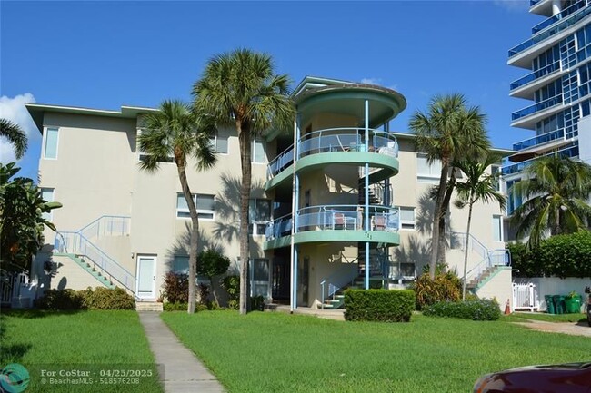 Building Photo - 711 Bayshore Dr