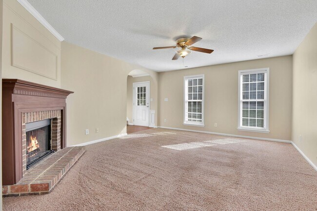 Building Photo - Charming 3 bedroom 2.5 bathroom on a Cul-D...