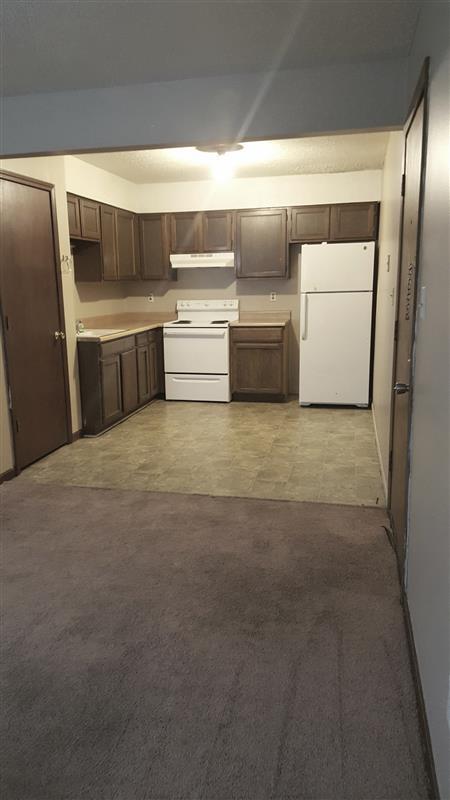 Primary Photo - Centrally Located and steps from UCM