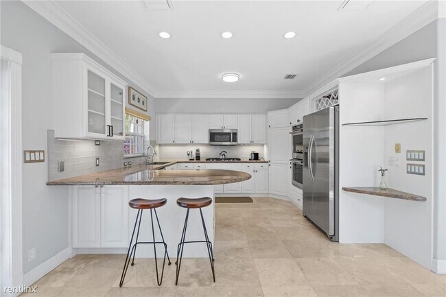 Foto del edificio - 4 br, 2.5 bath Townhome - 370 NE 7th Ave #...