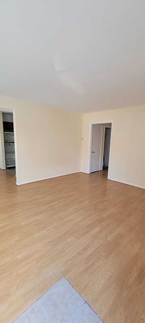 Building Photo - 10758 Jeanes St