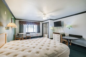 Building Photo - 1025 Swanson St