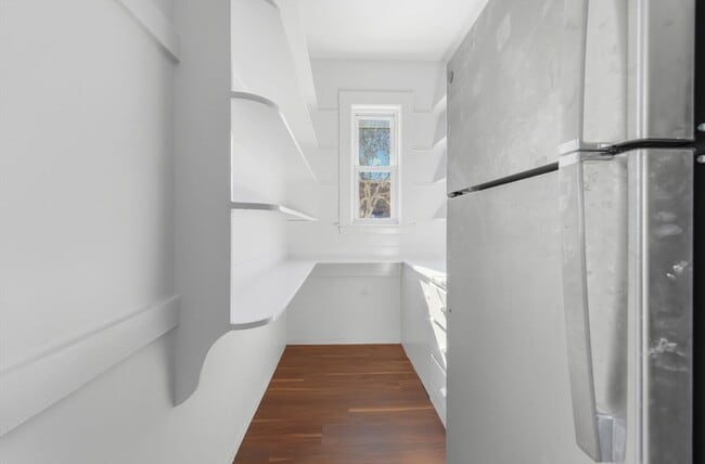 Building Photo - 9 Sumner Square