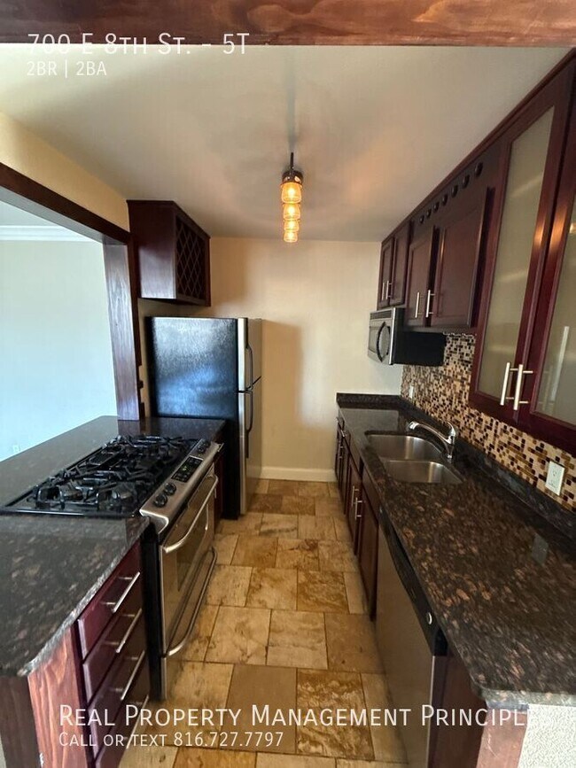 Foto del edificio - 700 E 8th St