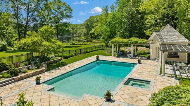 Foto del edificio - 26 Longmeadow Dr
