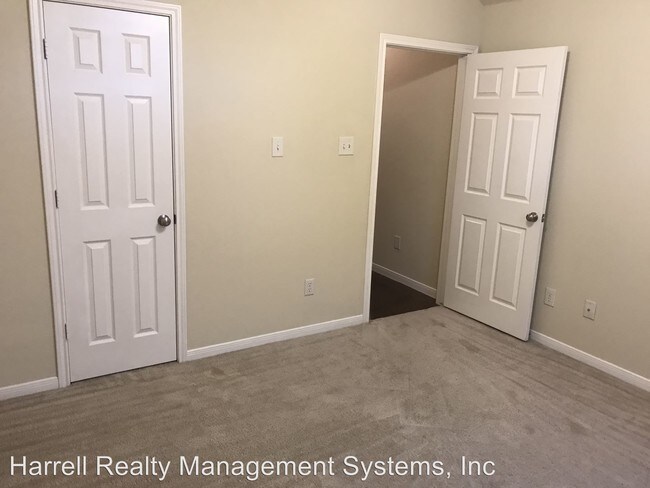 Building Photo - 3 br, 2 bath House - 621 Park Hill Circle