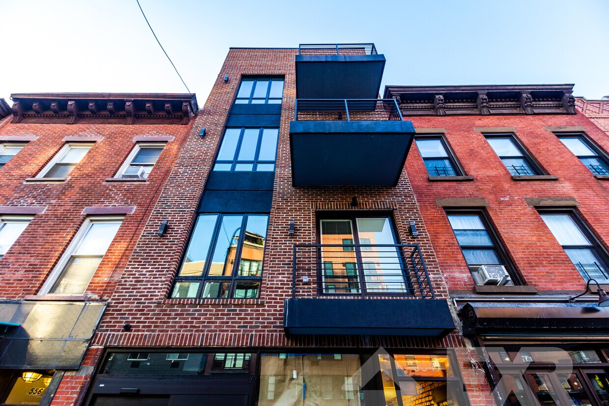 Foto principal - 554 Court St