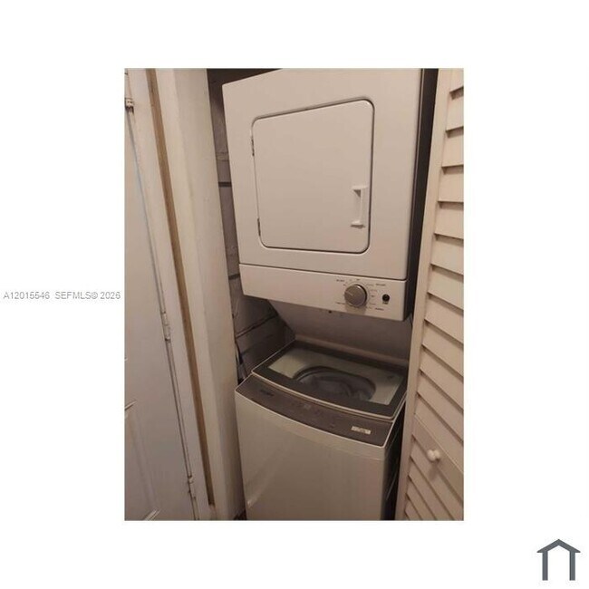Foto del edificio - 207 NE 141st St