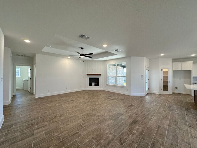 Building Photo - Viewable Now by Appointment Only!