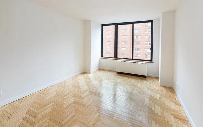 Foto del edificio - 300 E 93rd St