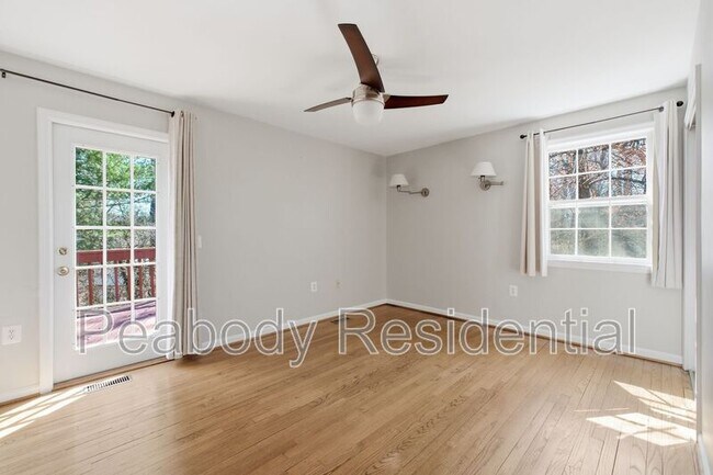 Foto del edificio - 3343 Slade Run Dr