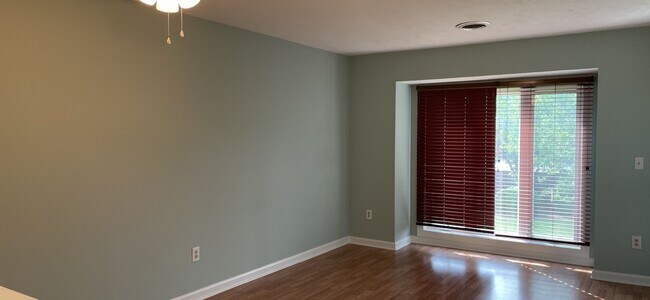 Foto del edificio - 4707 Cobblestone Dr