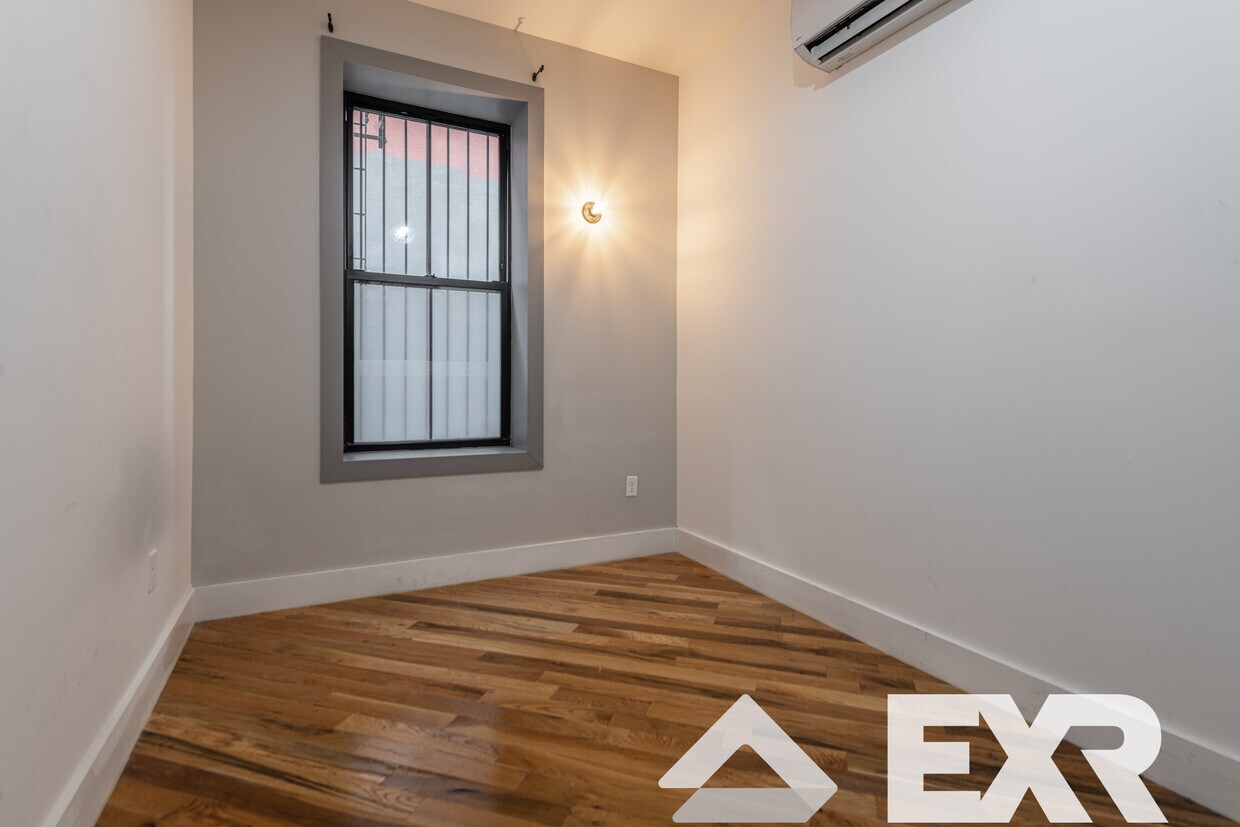 Building Photo - 1402 Park Pl