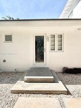 Building Photo - 524 NE 65th St