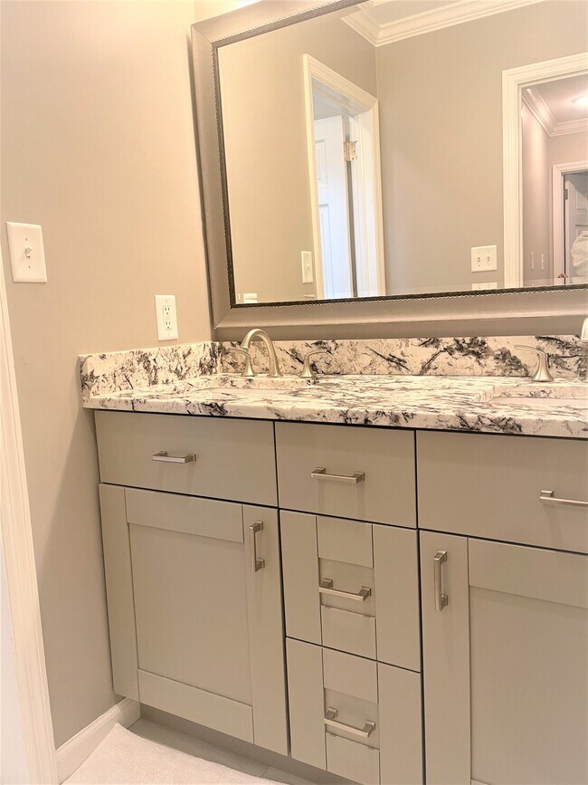 Foto del edificio - 4044 Emma Ln NE