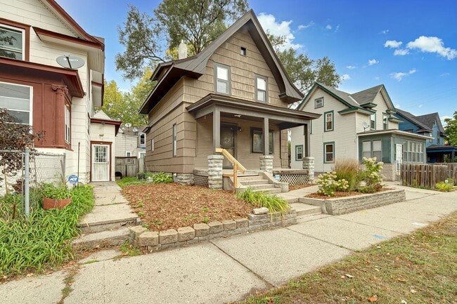Building Photo - South Minneapolis SFH, One Car Garage, Hardwood Floors, Pets Ok, Avail Now