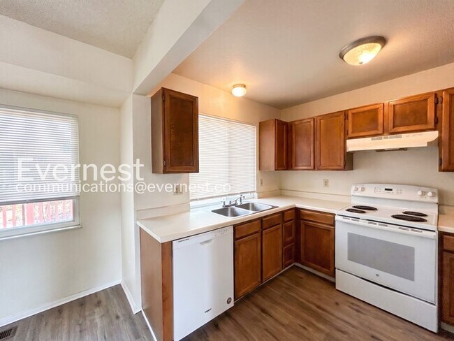 Building Photo - 2702 Dickens Dr
