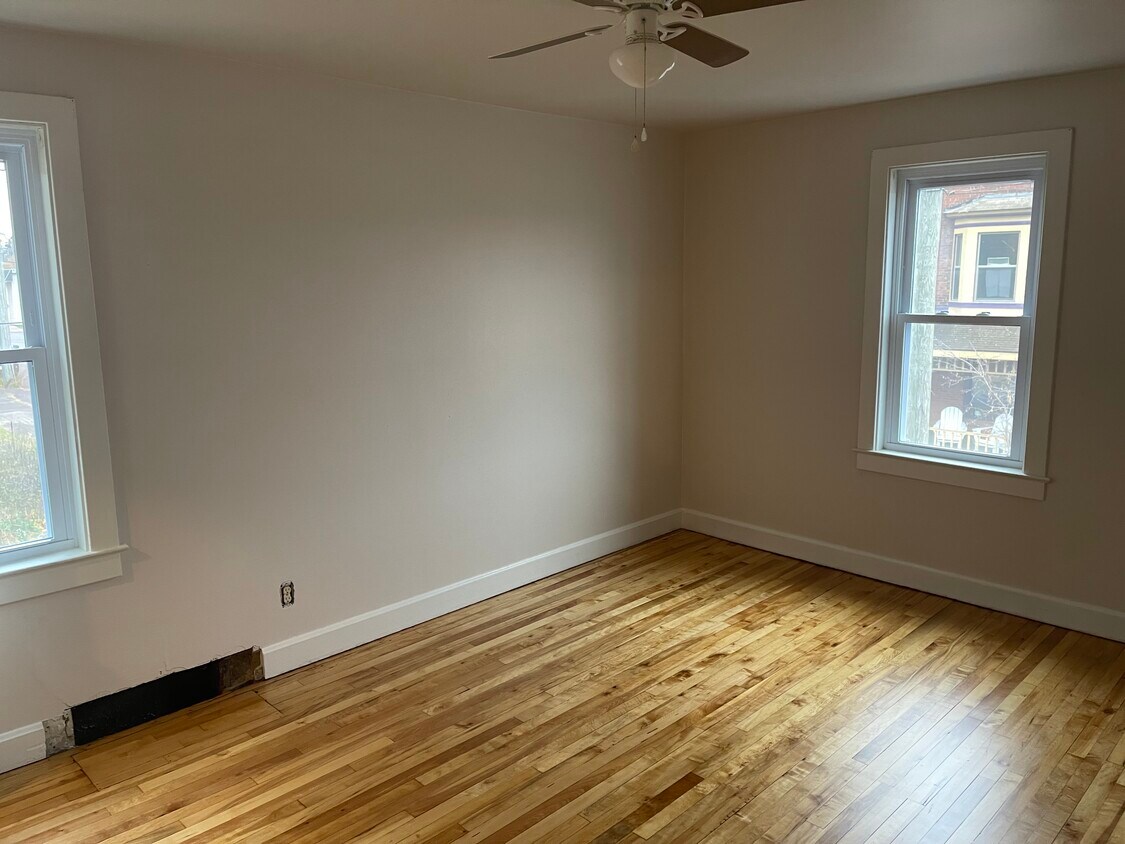 Foto del edificio - 217 E Franklin St