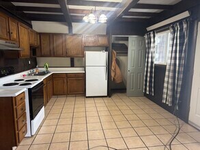 Building Photo - 571 Martha Ave