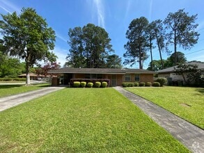 Building Photo - 220 Oxford Dr