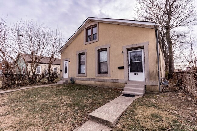 Building Photo - 726-728 W Saint Catherine Street