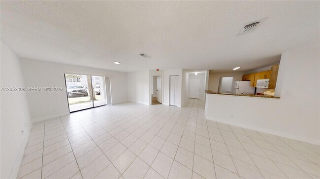 Foto del edificio - 11255 W Atlantic Blvd