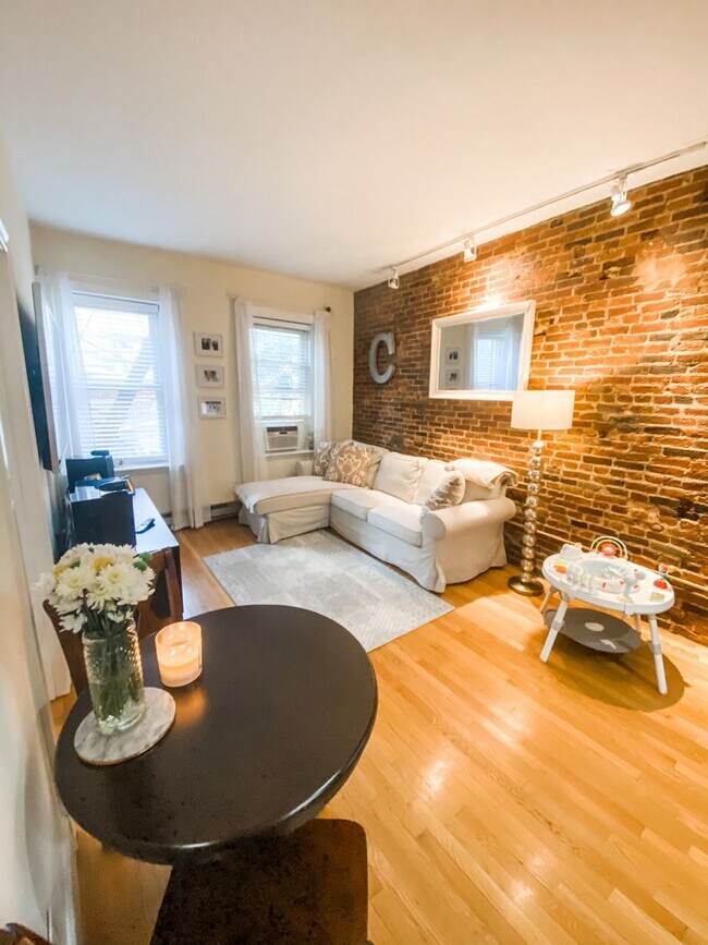 Photo - Luxury Beacon Hill 2bed - no fee - $3900/m... Apartment
