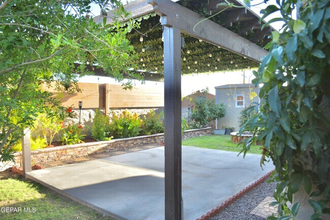 Building Photo - 12912 Runway Ave