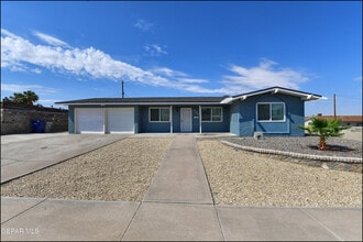 Building Photo - 233 Vista Bonita St