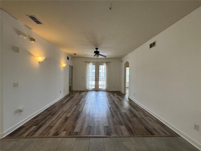 Building Photo - 3000 Laurel Park Ln