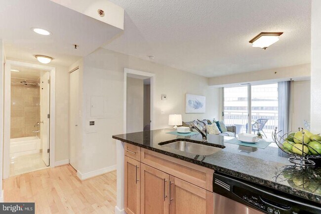 Foto del edificio - 7500 Woodmont Ave