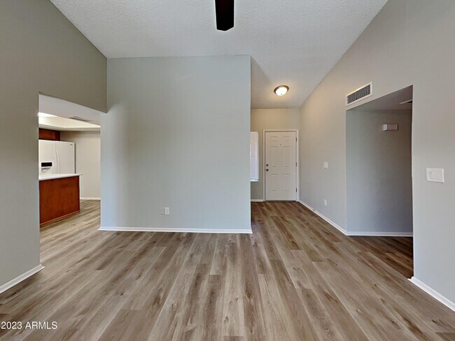 Foto del edificio - 7913 W Tuckey Ln