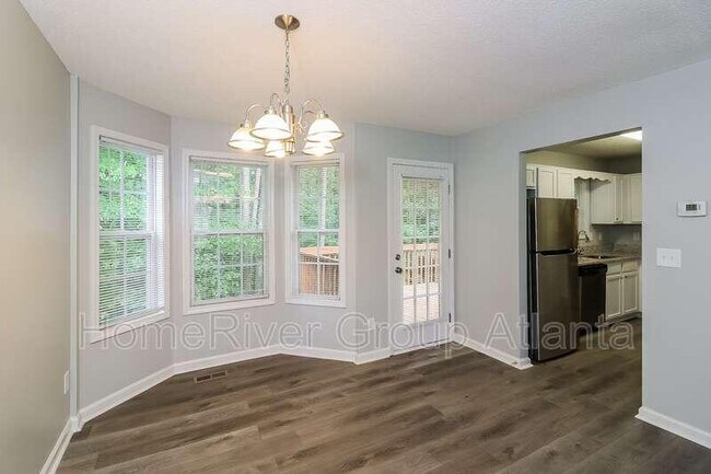 Building Photo - 732 Newport Dr